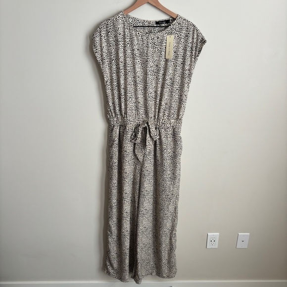 NWT Doe & Rae Boutique Leopard Print Drop Shoulder Wide Leg Jumpsuit Size L - Picture 2 of 10